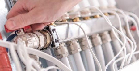 Soorten vloerverwarming verdelers; kunststof, rvs of staal