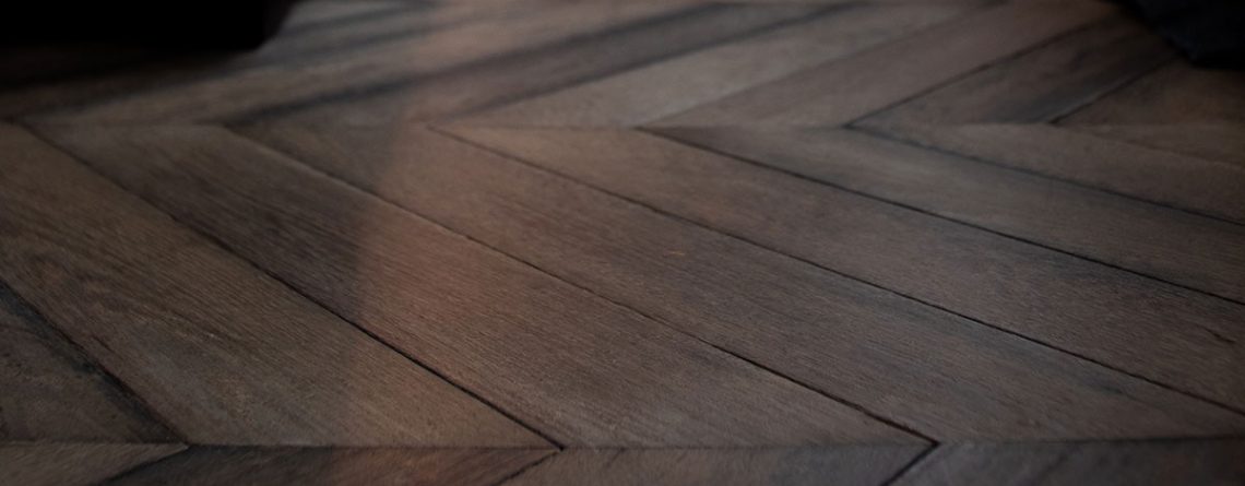 Vloerverwarming met een houten vloer